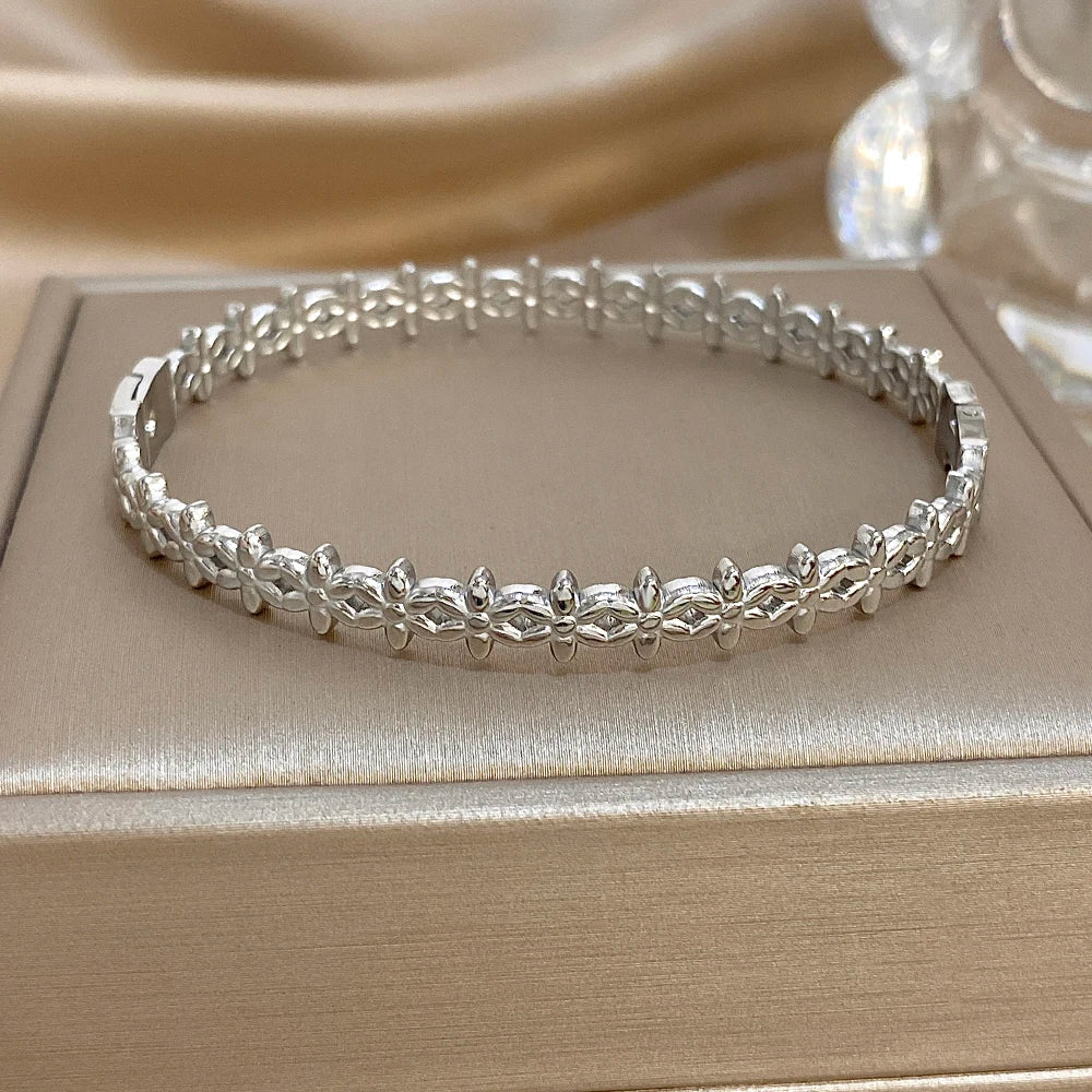 Blumenarmband aus Edelstahl 