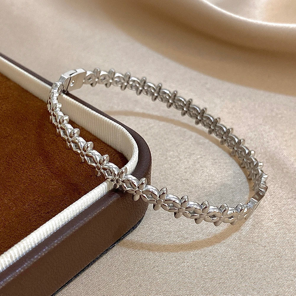 Blumenarmband aus Edelstahl 